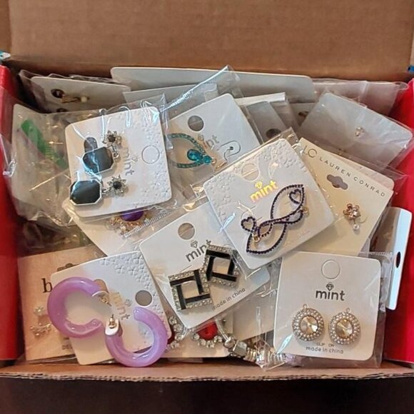 #3 Box of New Jewelry Mixed Lot of 40 items - Picture 1 of 4